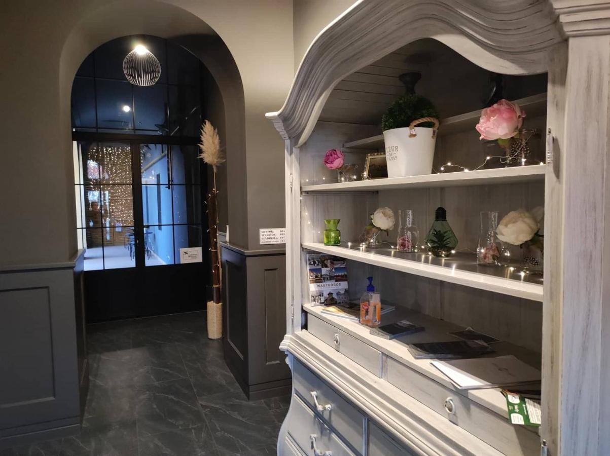 Deak Panzio Bed & Breakfast Nagykoros Ngoại thất bức ảnh